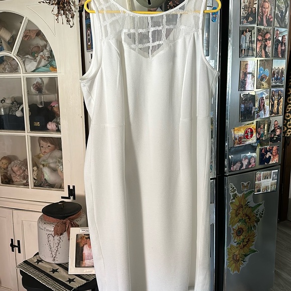 Women’s dress - Picture 1 of 2
